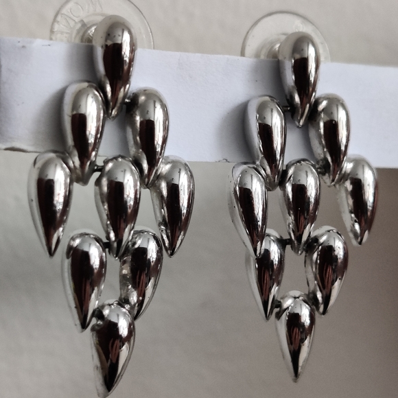 🇨🇦 Vintage Monet cascade chandelier earrings - Picture 13 of 14